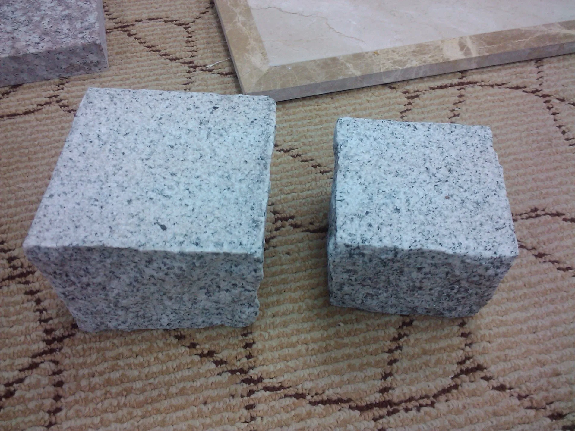 Natural Stone Beige/Black/Red/Grey/Granite Basalt 10X10 Cobblestone Cube Stone for Gardening/Landscaping/Parking/Driveway/Walkway Paving Kerbstone