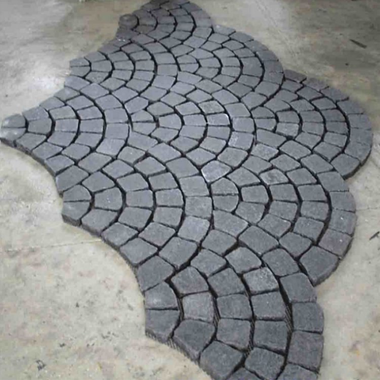 Fan Shape Paver Design Natural Split Black Granite Cobblestone Paver for Walkway and Driveway