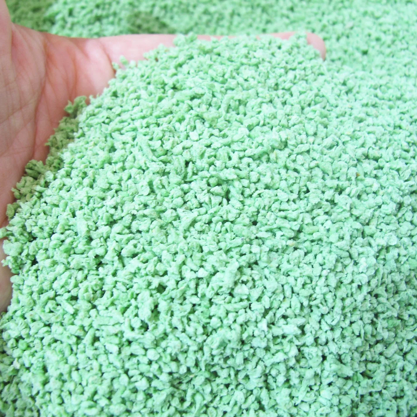 Food Grade Safety Plant Fiber Soluable Sea Salt or Green Tea Scent Broken Broken Crushed Tofu Cat Litter Pet Cleaning Toilet Product