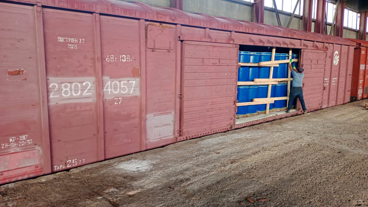 China Certified Supplier 2025 New Crop Sterile Tomato Sauce 2.2 + Brix Content 36-38% Concentrated Bucket Bulk Packaged Tomato Sauce