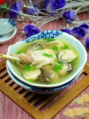 Canned Straw Mushroom Unpeeled in Half