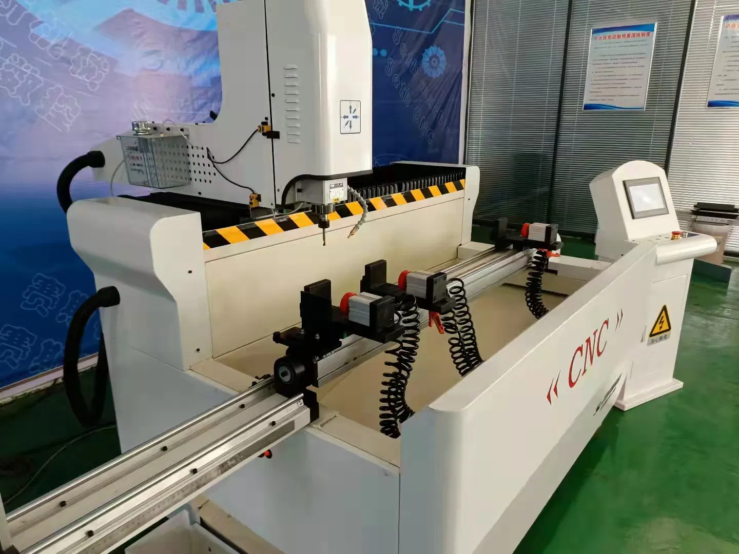 Aluminum/UPVC/PVC Automatic Window and Door Profile CNC Door Lock Hole Drilling Milling Cutting Machine