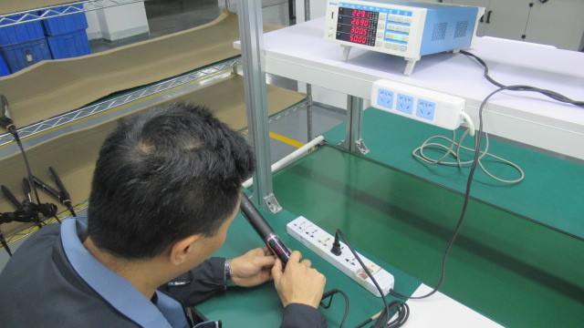 Quality control laboratory for testing professional hair styling appliances