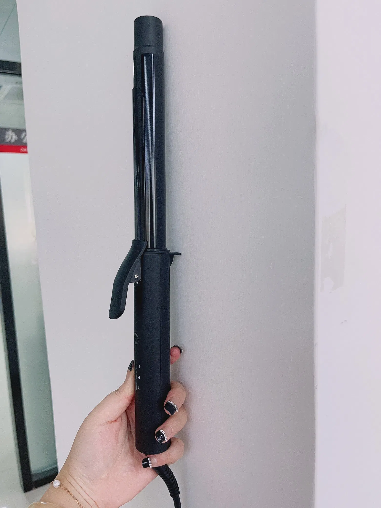 Wholesale White Curling Iron with Dual Voltage Hair Curler Curling Wand Ceramic Curling Iron