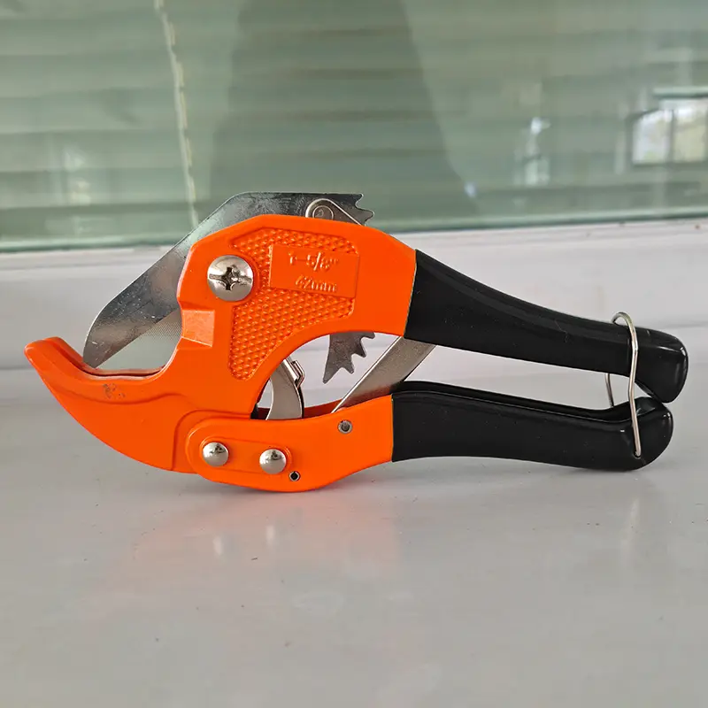 Professional 42mm (1-58) PVC Pipe Cutter with Anti-Slip Dipping Handle (8)