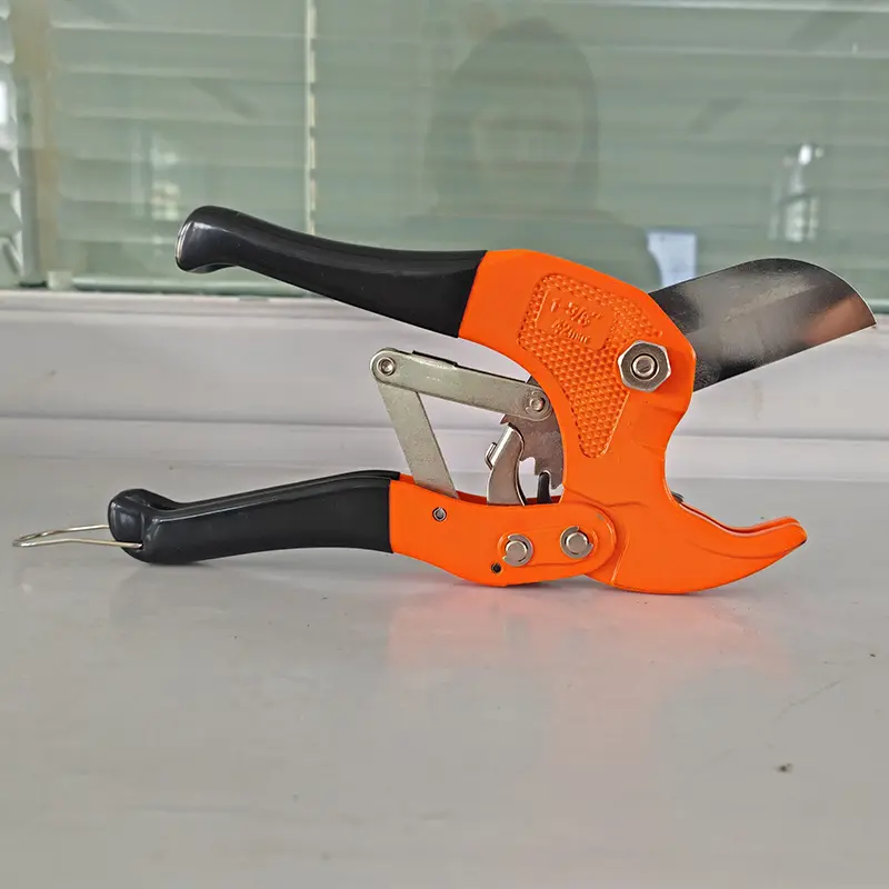 Professional 42mm (1-58) PVC Pipe Cutter with Anti-Slip Dipping Handle (10)