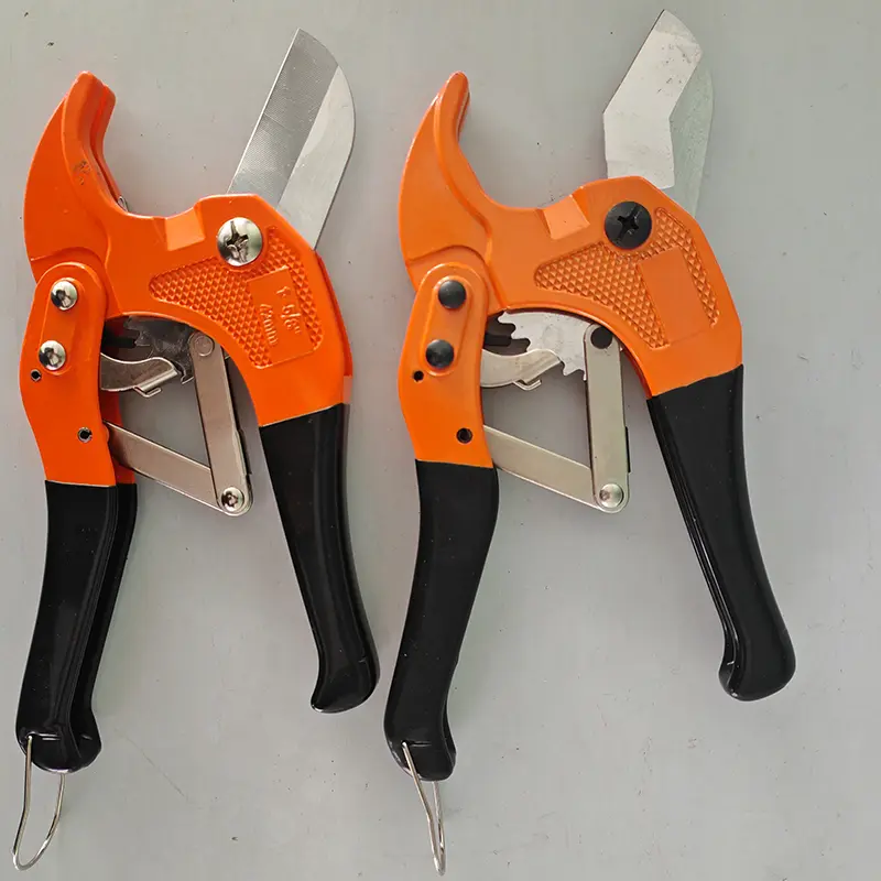 Professional 42mm (1-58) PVC Pipe Cutter with Anti-Slip Dipping Handle (4)