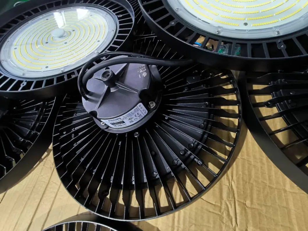 Línea de producción de campanas industriales LED