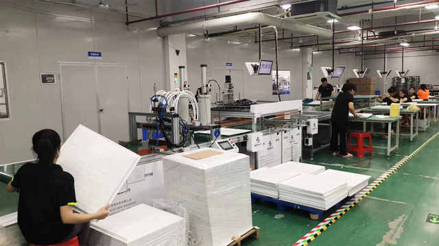 Ingeniería óptica aplicada en reflectores y dispersores de calor de Ningbo Jia Lighting