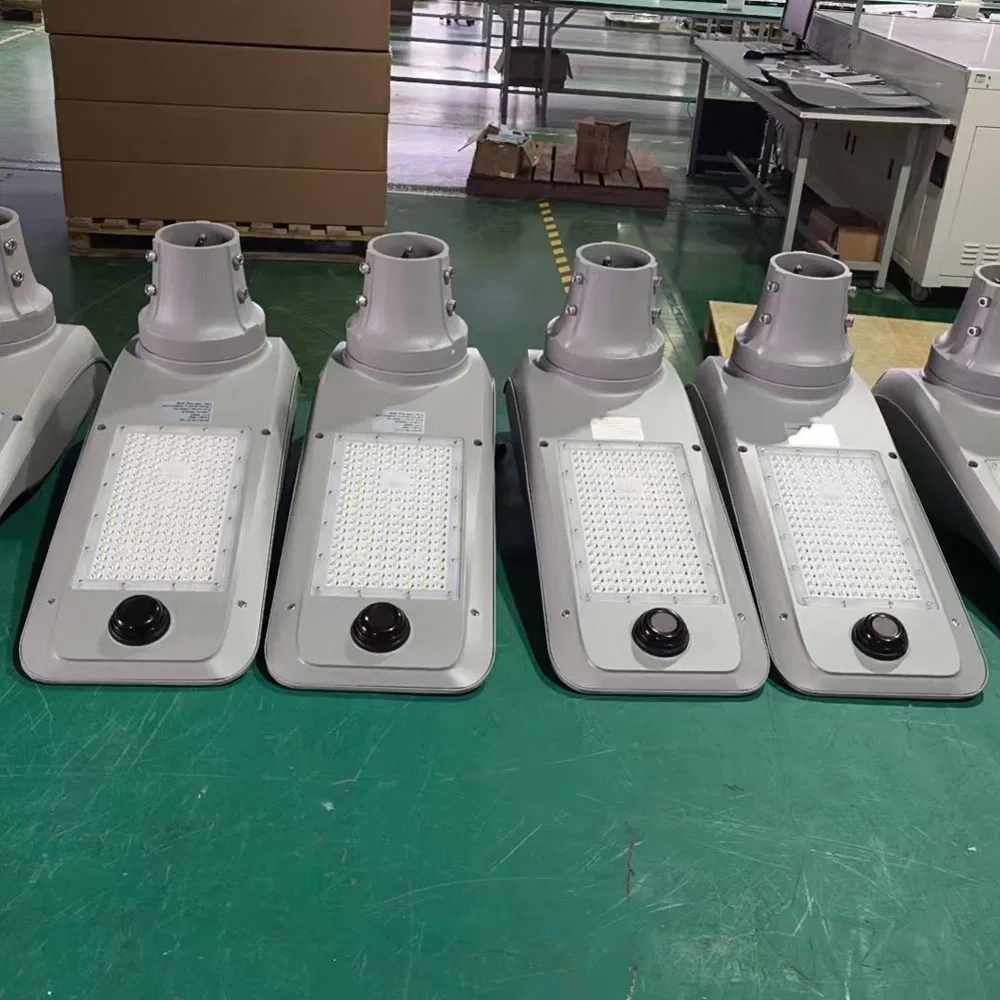 Lámpara de calle LED solar de alta resistencia semi integrada para exteriores 80W
