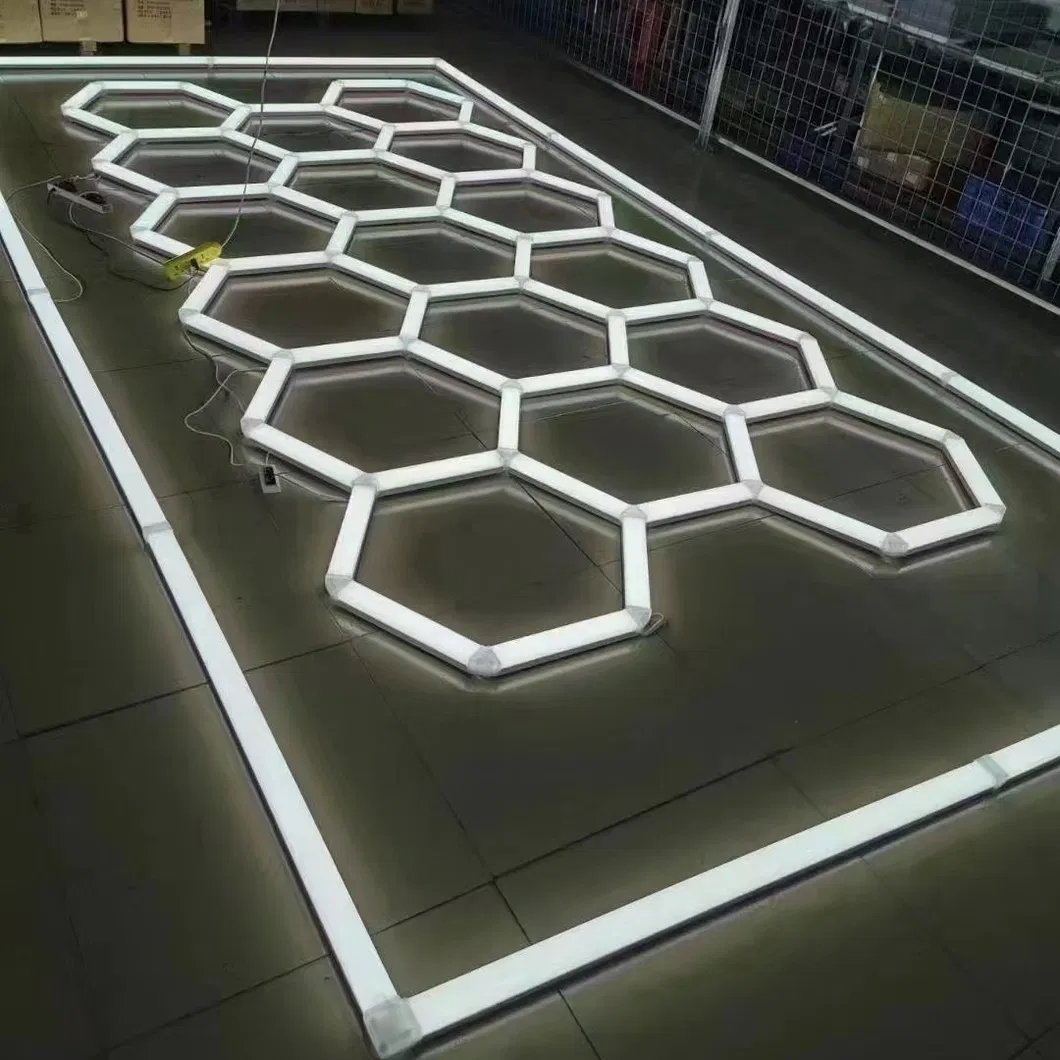 Iluminación hexagonal LED eficiente en energía para talleres de automóviles, salas de equipos automotrices y espacios industriales