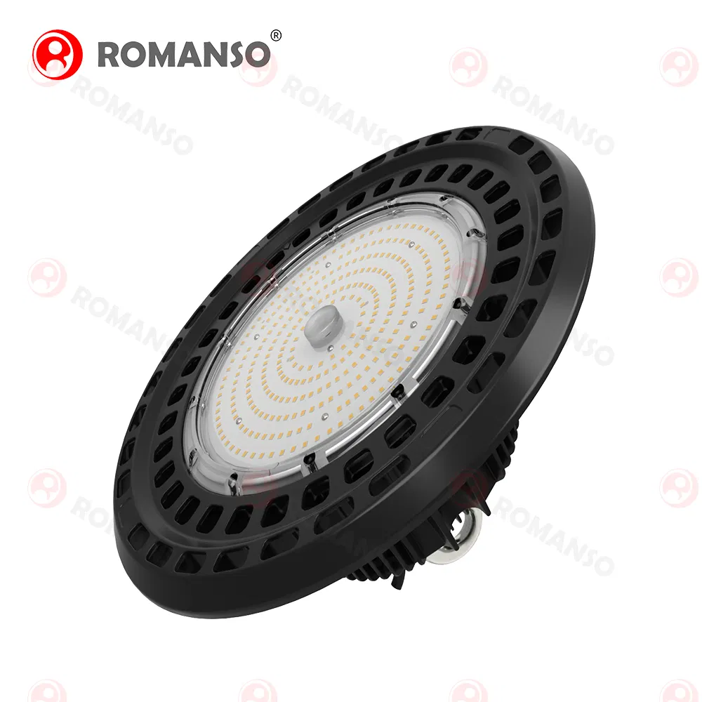 Instalación de luz LED tipo UFO colgante IP65 a prueba de agua para almacenes, instalaciones de fabricación, iluminación comercial de alta bahía LED