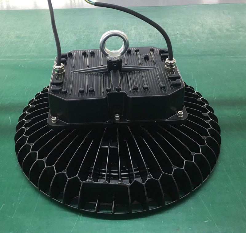 Iluminación de alta bahía LED industrial de precio mayorista UFO 100W 150W 200W 250W Luz de alta bahía con selección de potencia/CCT intercambiable para taller, almacén, fábrica, gimnasio