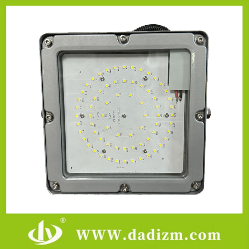 Lámpara LED Tri-Proof de Alta Resistencia, Fixture de Luz de Emergencia para Iluminación de Seguridad, Resistente a la Corrosión para Plataformas Industriales