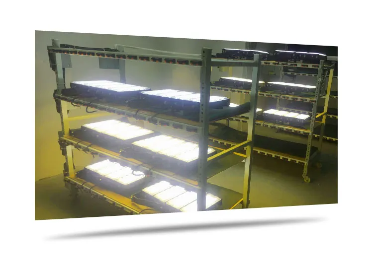 Precio de fábrica al por mayor Iluminación comercial e industrial Luz de dosel 100W 150W 200W Luz LED inteligente de alta bahía tipo UFO