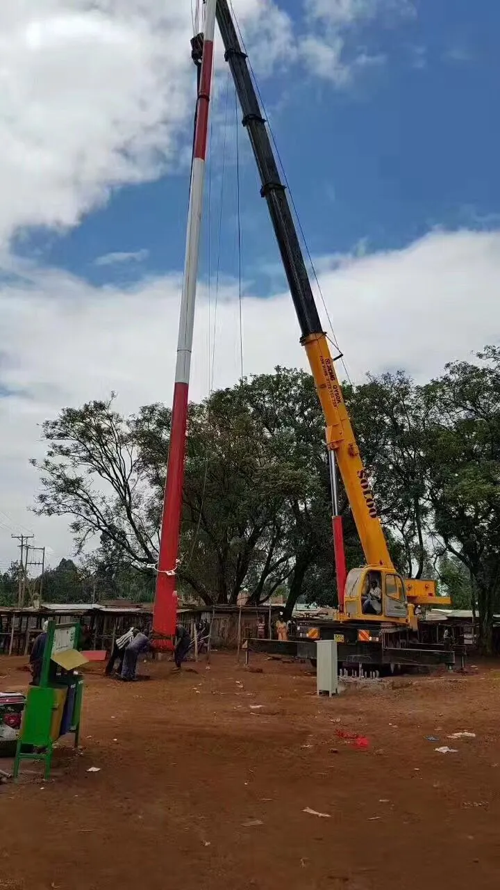 Poste de iluminación de 30m en operación