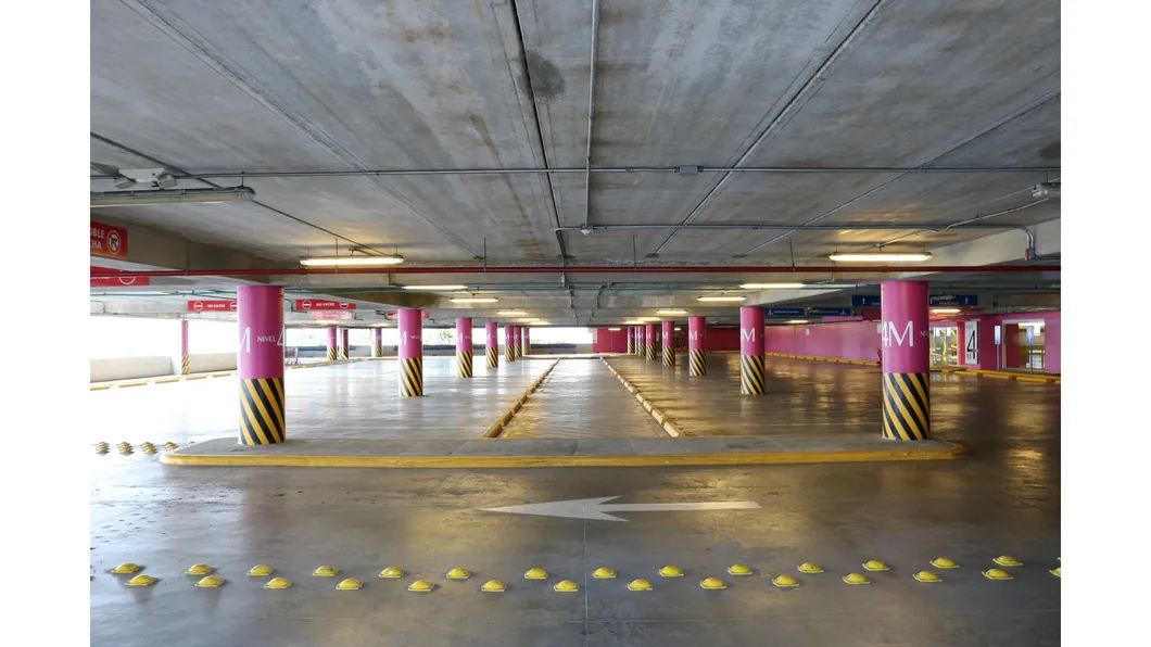 Aplicación de luz LED tri-proof en estacionamientos