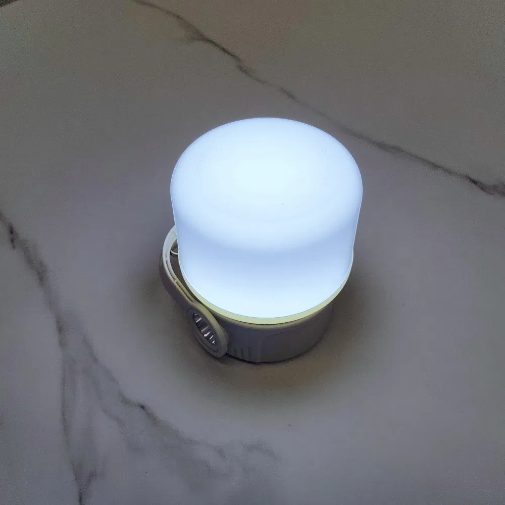 Venta caliente al por mayor de linterna en África con flashlight, luz de camping de bajo voltaje, lámpara portátil recargable de energía solar LED multifuncional