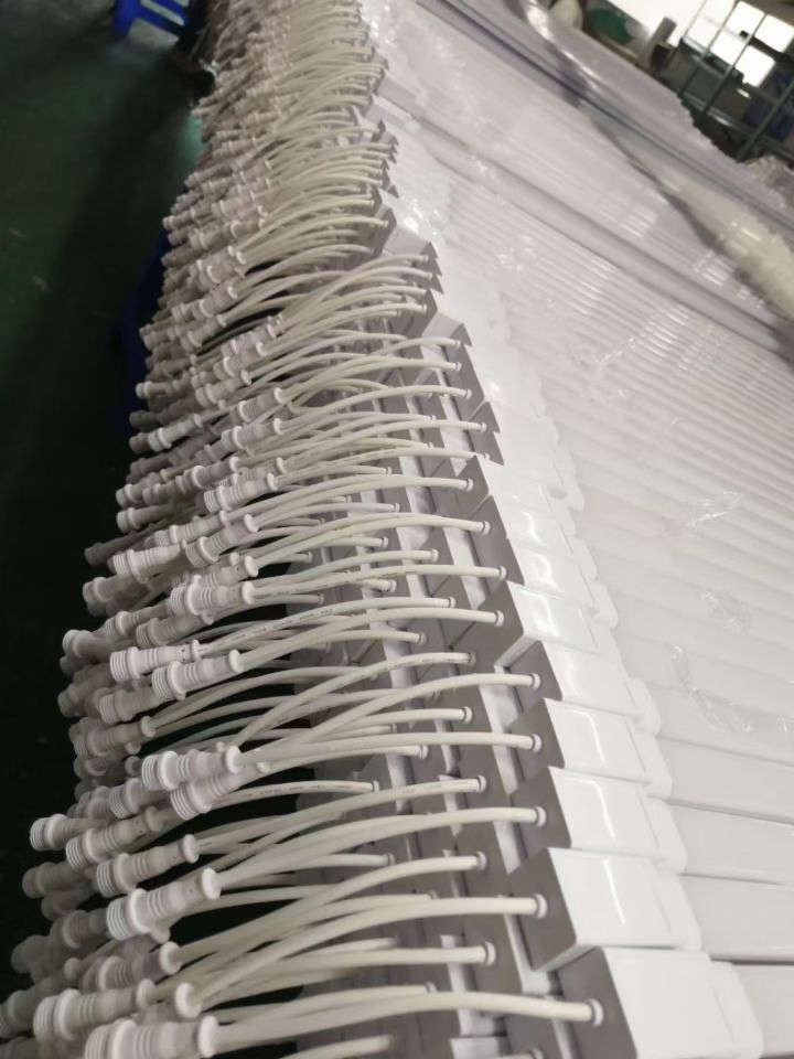 Tira de luz LED de fábrica DC bajo gabinete con riel de alimentación para iluminación de estantes