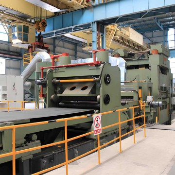 Hot rolled plate moving shear line