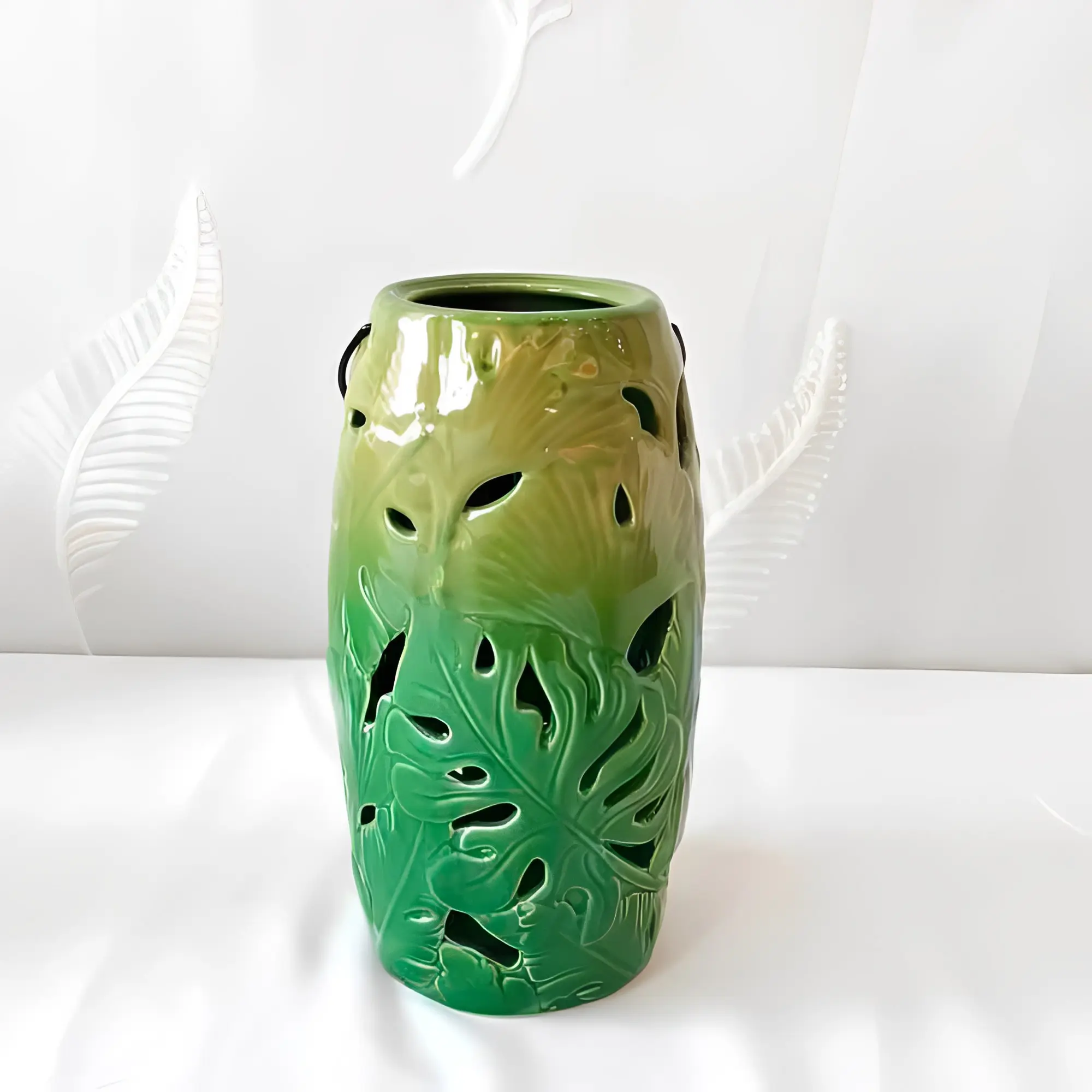 Discount Artistic Gradient Green Tropical Leaf Embossed Cutout Ceramic Candle Holder with Handles Factories, Companies