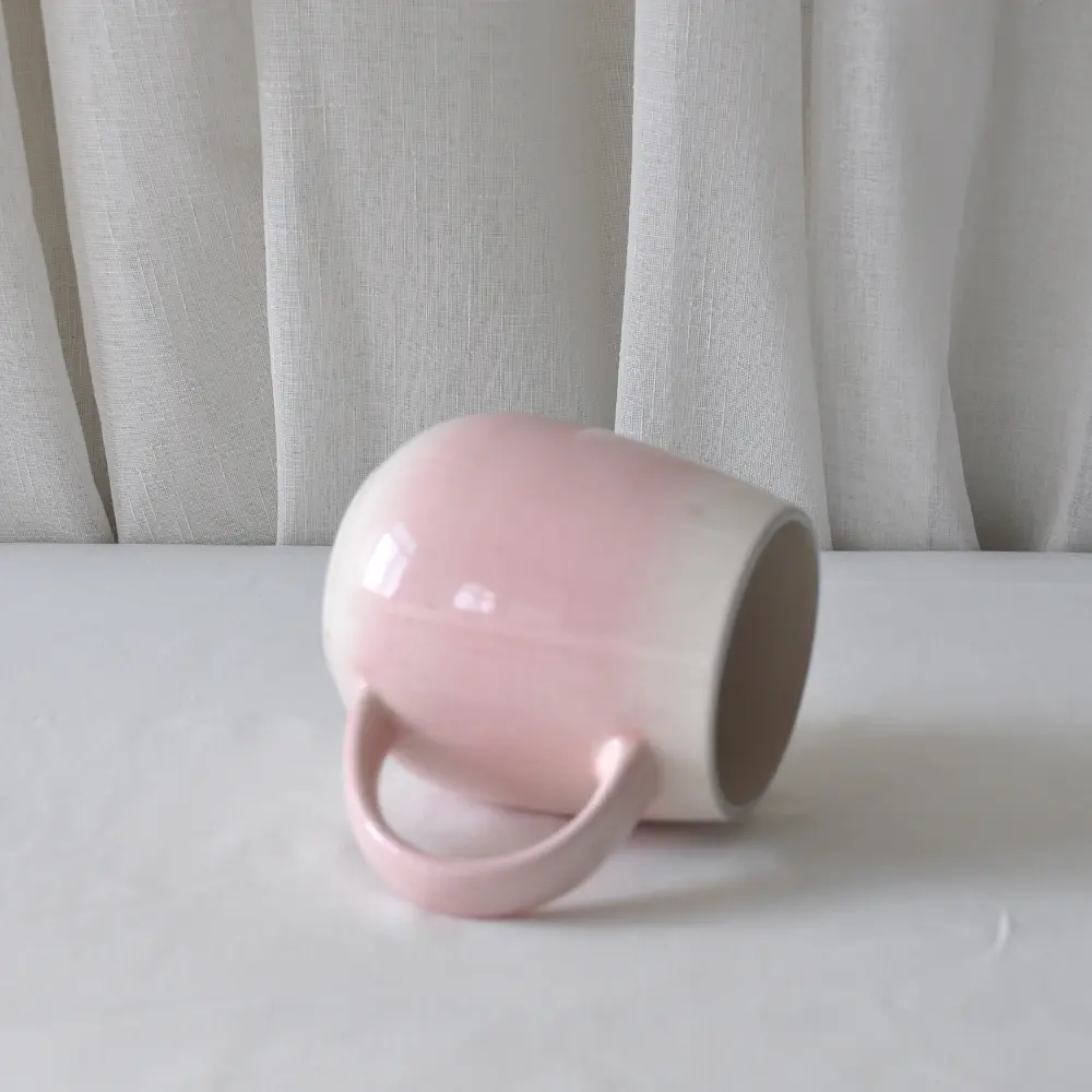China Pink White Gradient Rounded Ceramic Mug Manufacturers, Exporters