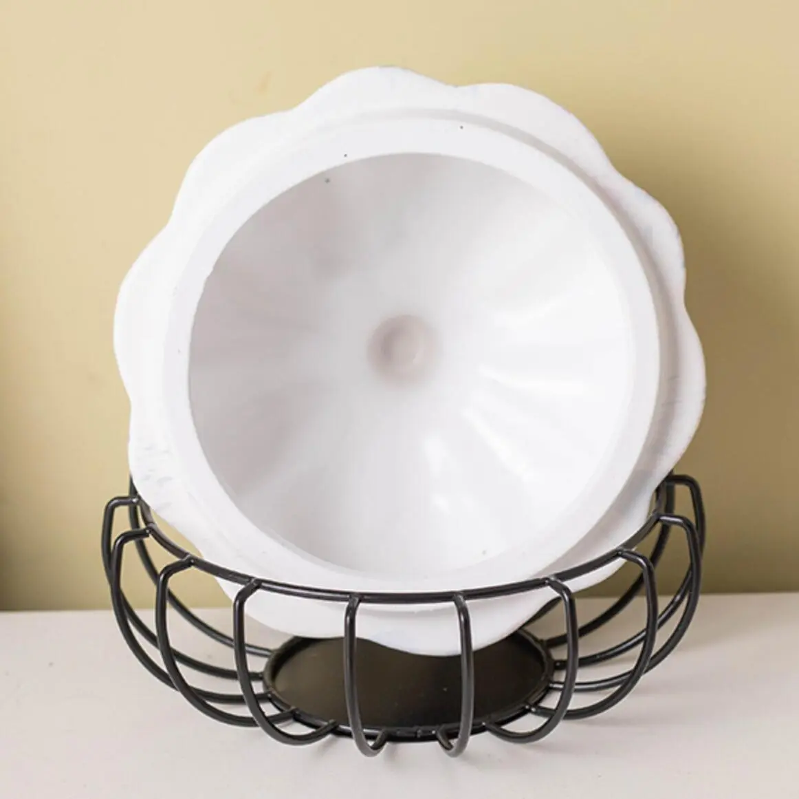 Discount Artistic Graffiti Garlic-Shaped Ceramic Lid with Iron Stand Storage Decor Exporter, Product