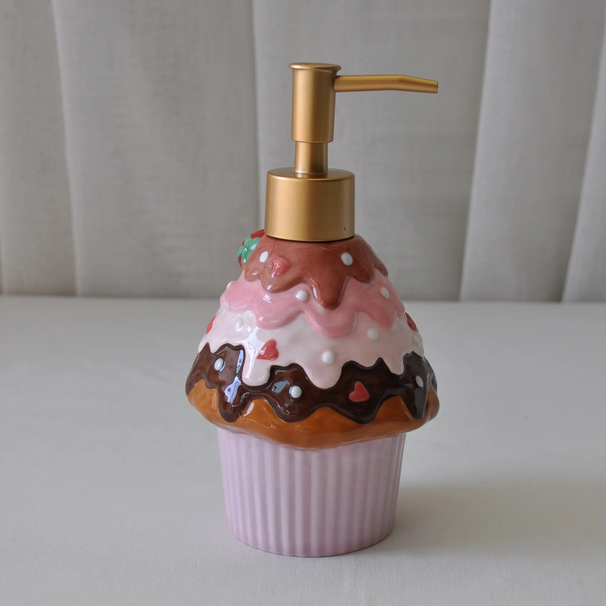 Discount Cute Strawberry Heart Cupcake-Shaped Dolomite Lotion Dispenser Supplier, Products
