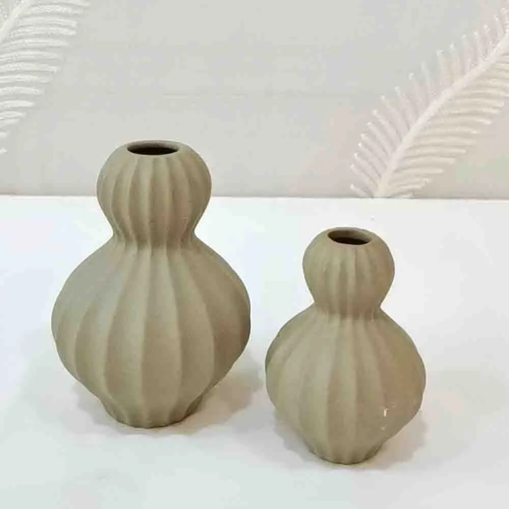 Wholesale Wabi-Sabi Light Brown Vertical Ribbed Gourd-Shaped Stoneware Vase Companies, Product