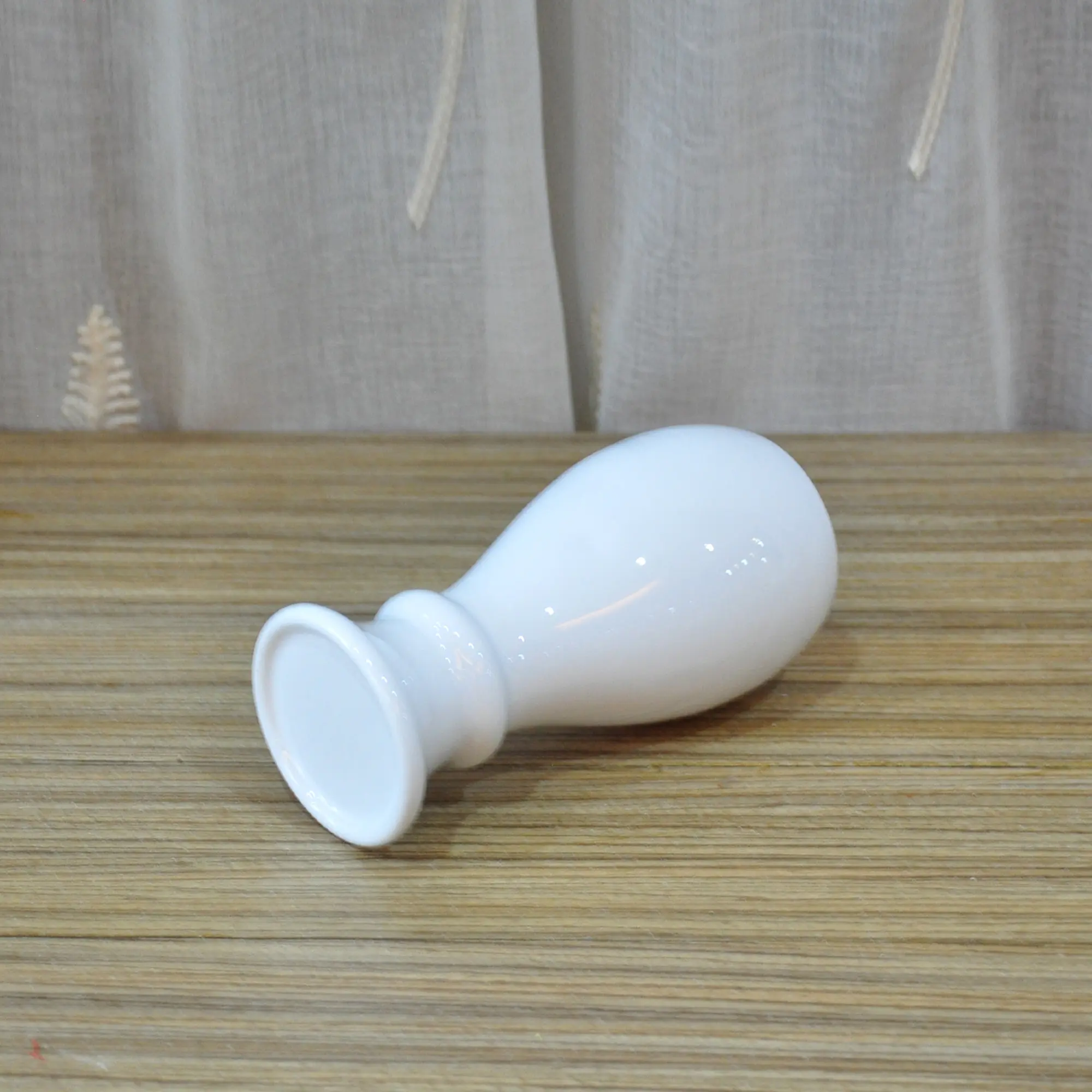ODM Glossy White Ceramic Ring-Necked Candle Holder Manufacturers, Factory