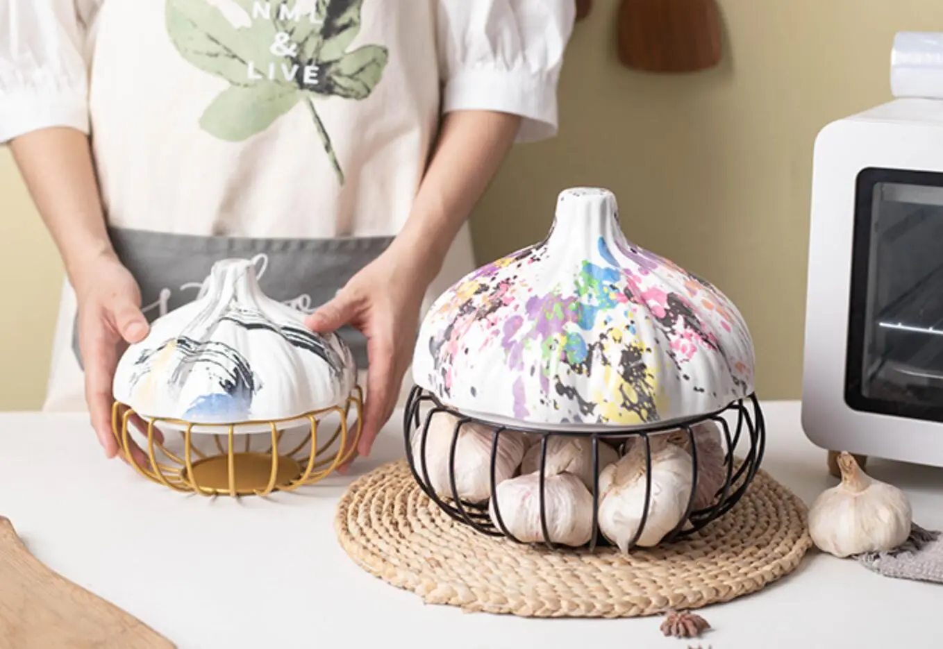 Discount Artistic Graffiti Garlic-Shaped Ceramic Lid with Iron Stand Storage Decor Exporter, Product