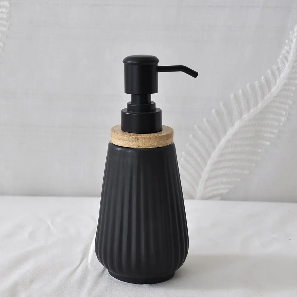Buy Matte Black Ribbed Ceramic Bathroom 5-Piece Set with Wood Base Manufacturers, Exporter