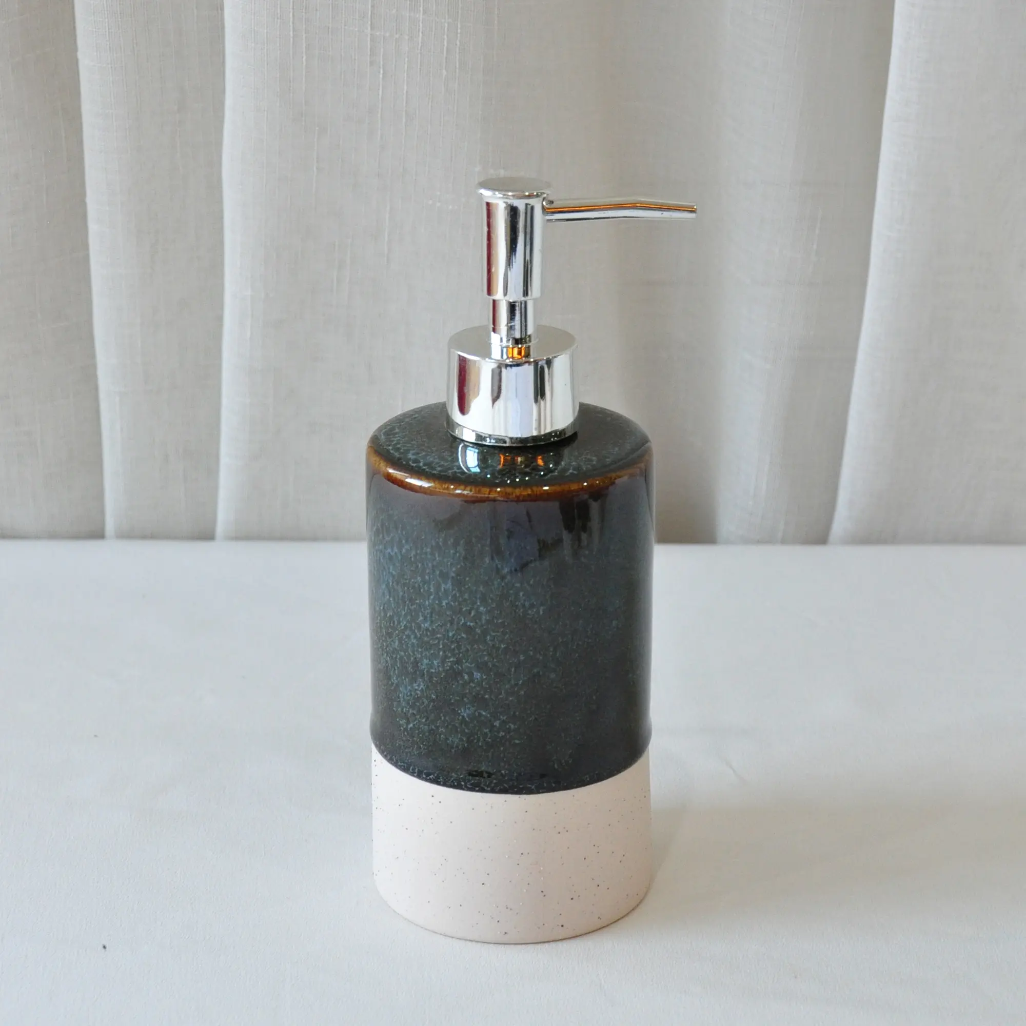 jiashun Modern Deep Green & Beige Glazed Stoneware Bathroom Accessory Set Exporter, Companies