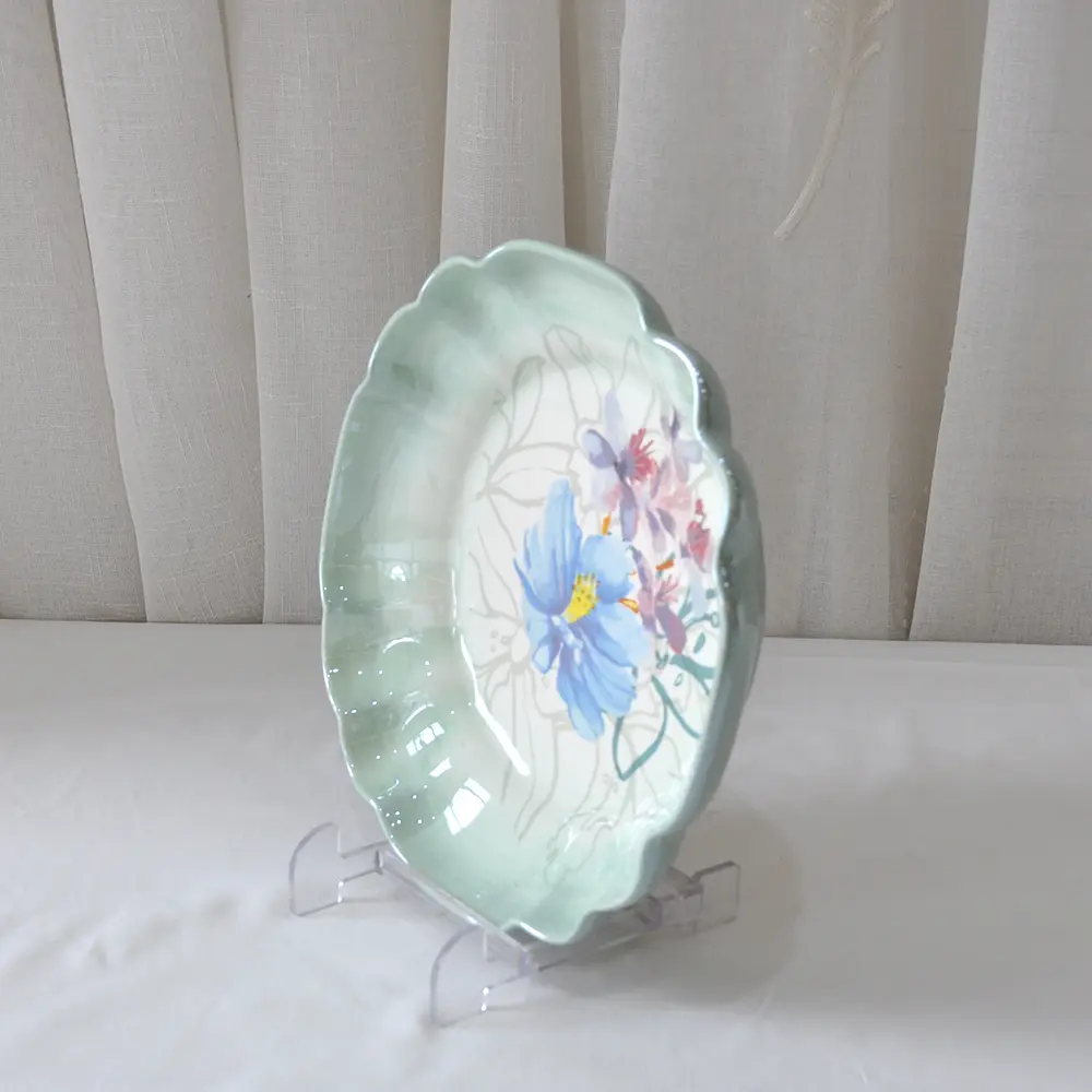 China Hand Painted Floral and Butterfly Light Green Gradient Petal Edge Ceramic Plate Manufacturers, Supplier
