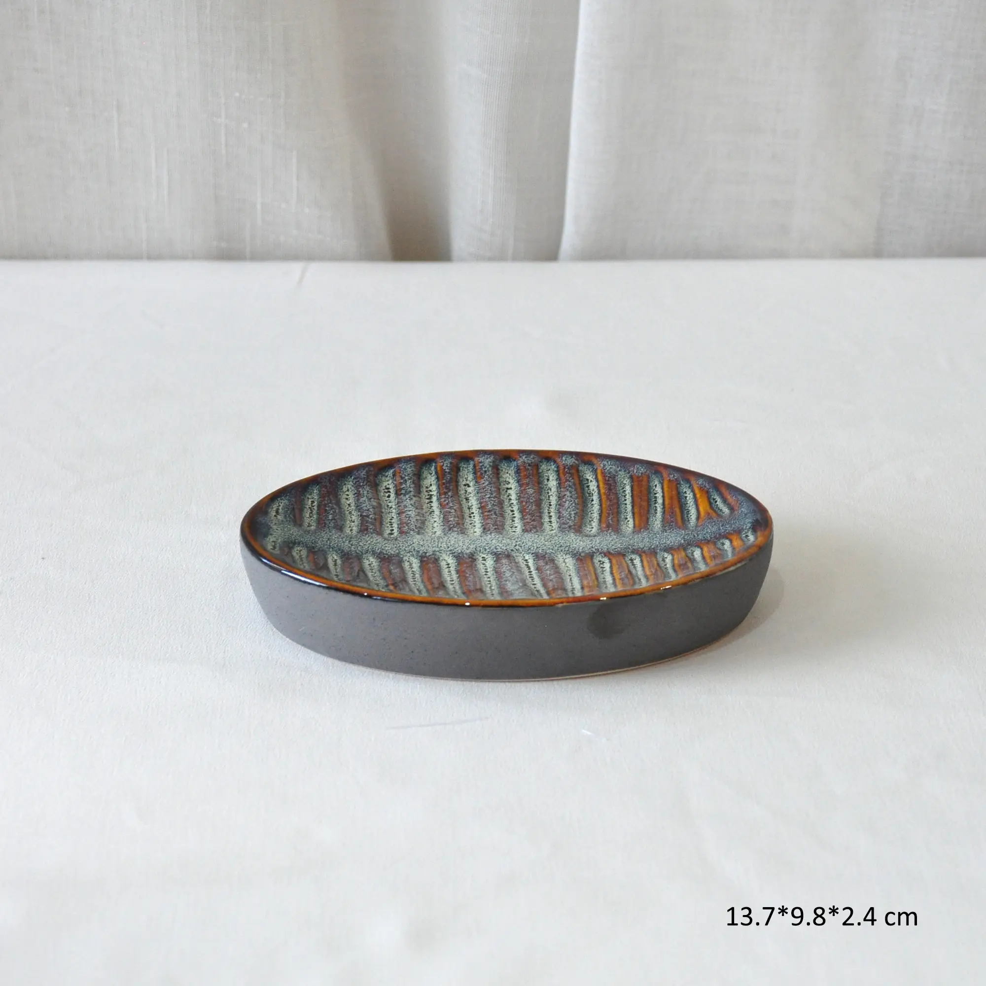 Stoneware Bathroom Accessory Set Detail 6
