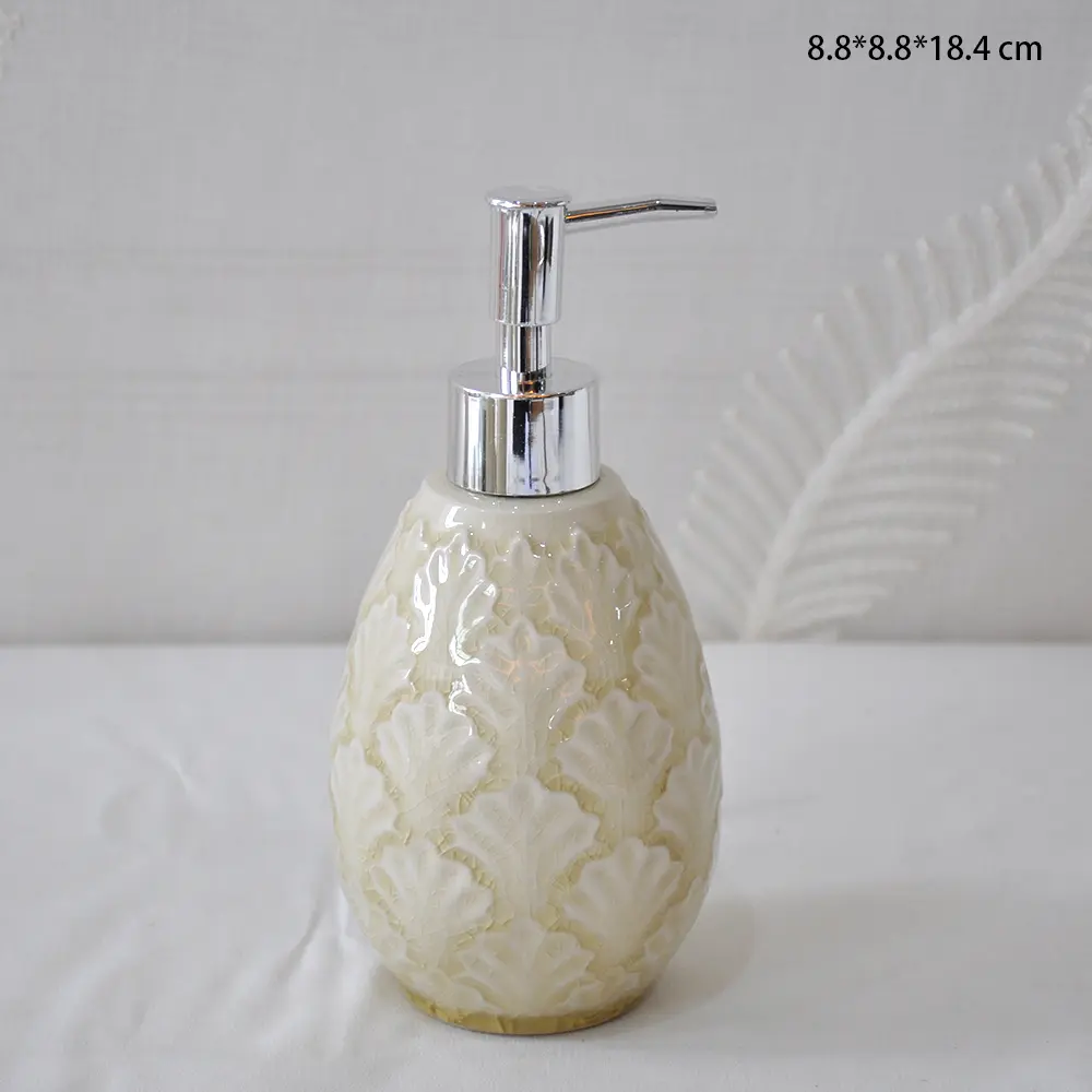Fan-Pattern Ceramic Bathroom Set 1
