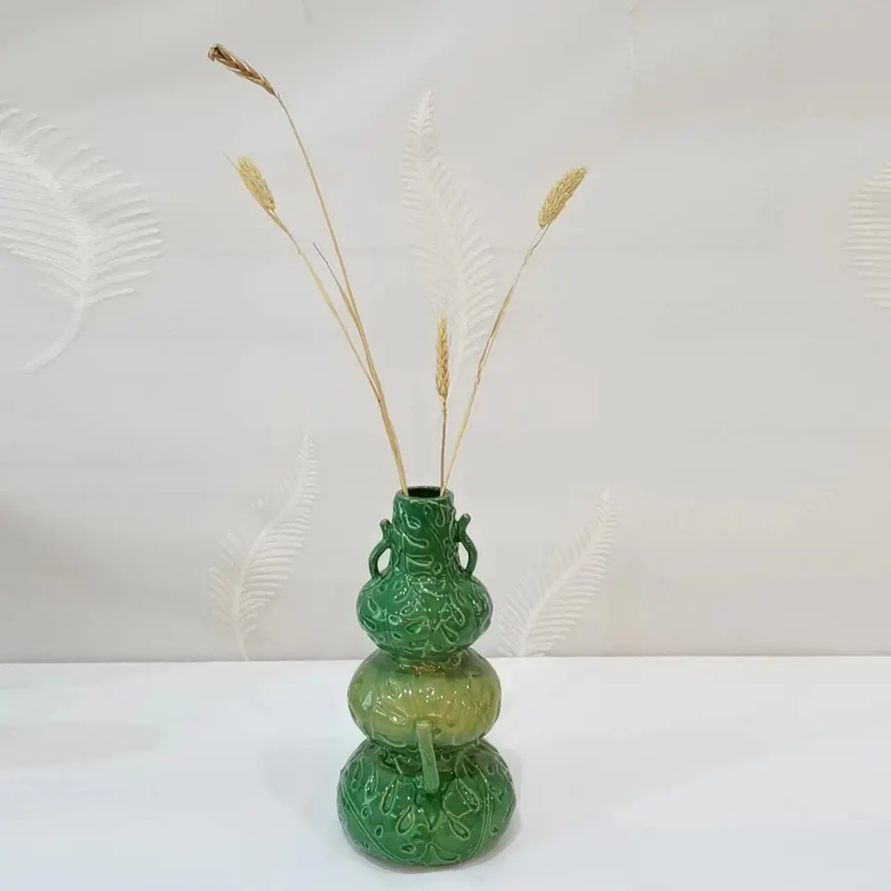 China Artistic Gourd Shaped Embossed Gradient Green Glossy Vase Exporter, Companies