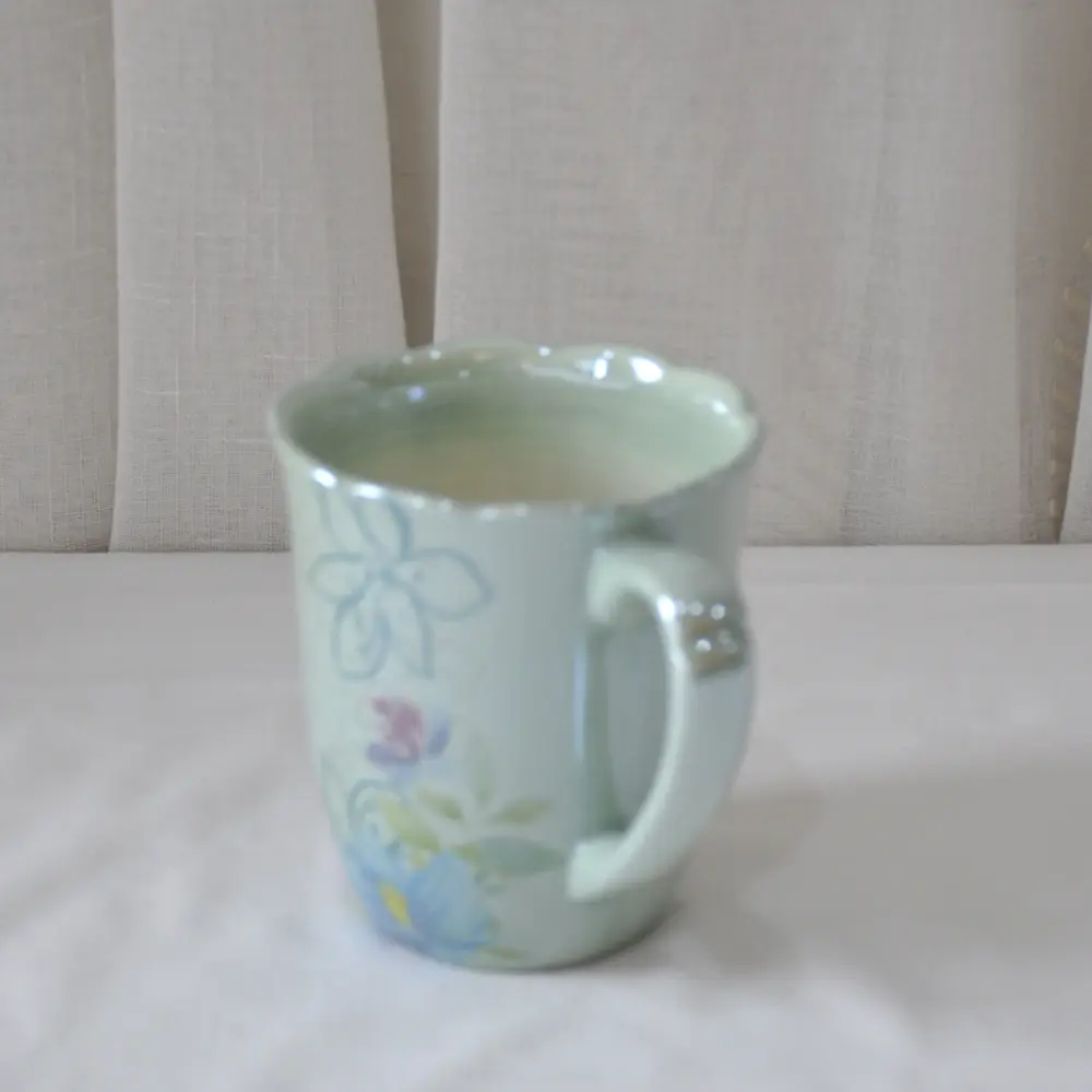 jiashun Fresh Hand-Painted Floral Light Green Petal-Edge Ceramic Mug Manufacturers, Companies