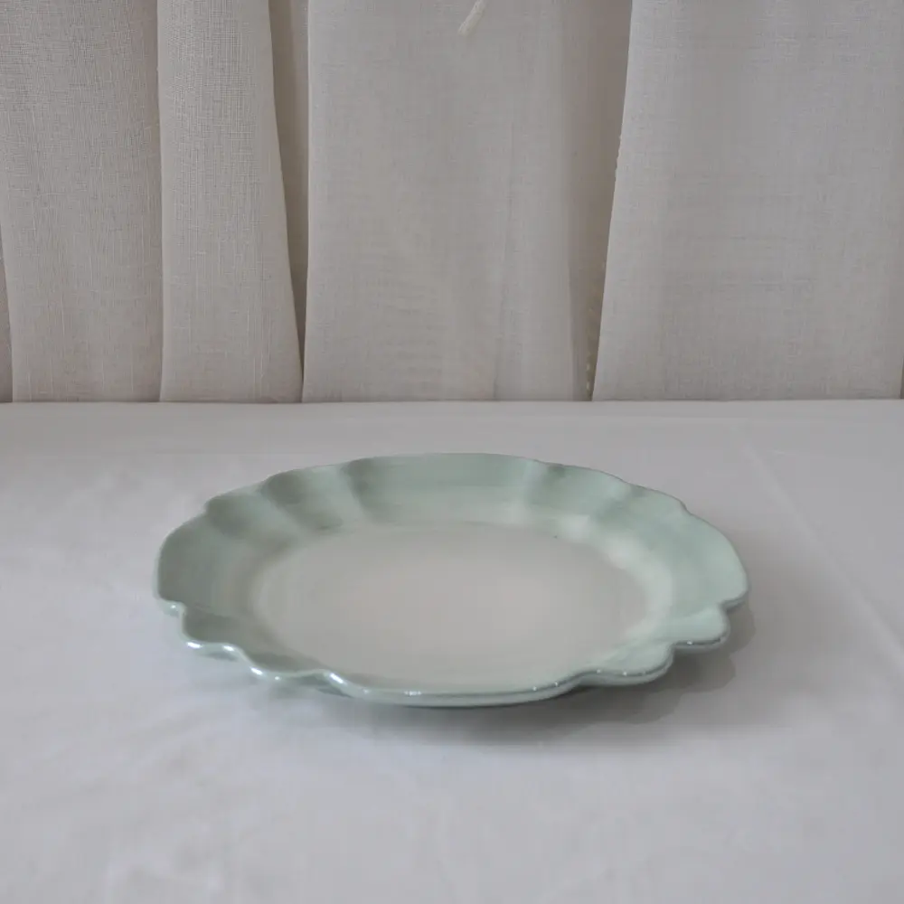 ODM Light Green Gradient Petal-Edge Ceramic Plate Factory, Exporters