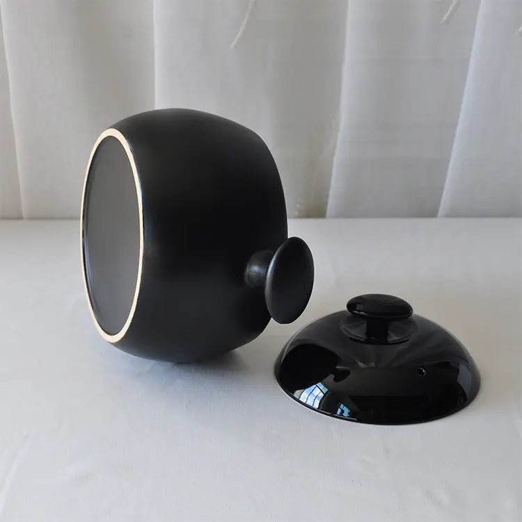 Custom Pure Black Matte Double-Handled Ceramic Casserole with Lid Manufacturers, Factories