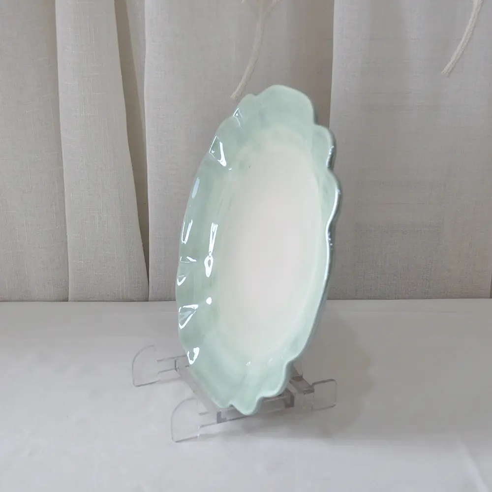 ODM Light Green Gradient Petal-Edge Ceramic Plate Factory, Exporters