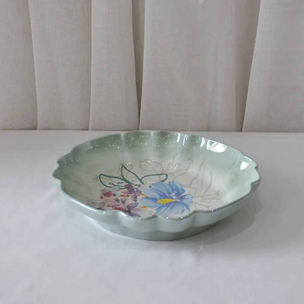 China Hand Painted Floral and Butterfly Light Green Gradient Petal Edge Ceramic Plate Manufacturers, Supplier