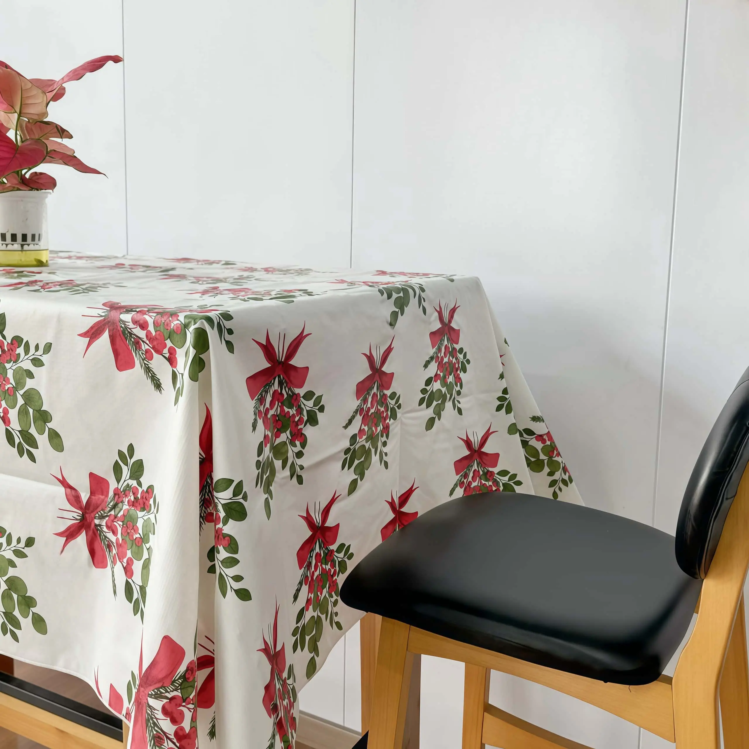 High-Quality Christmas Cheer Flannel Backed Vinyl Tablecloth Companies, Factories