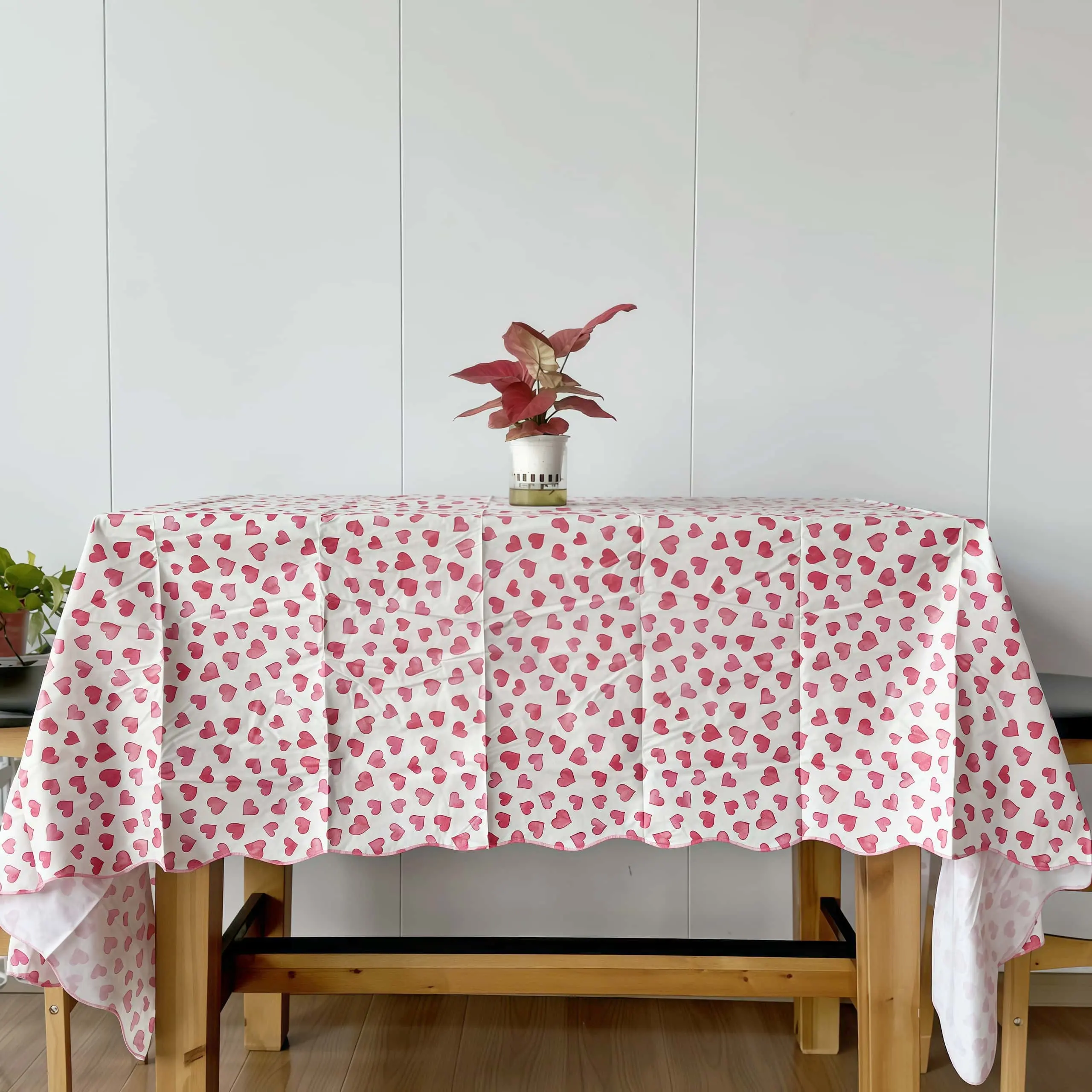 High-Quality Wipe-Clean Heart Pattern Tablecloth Products, Product