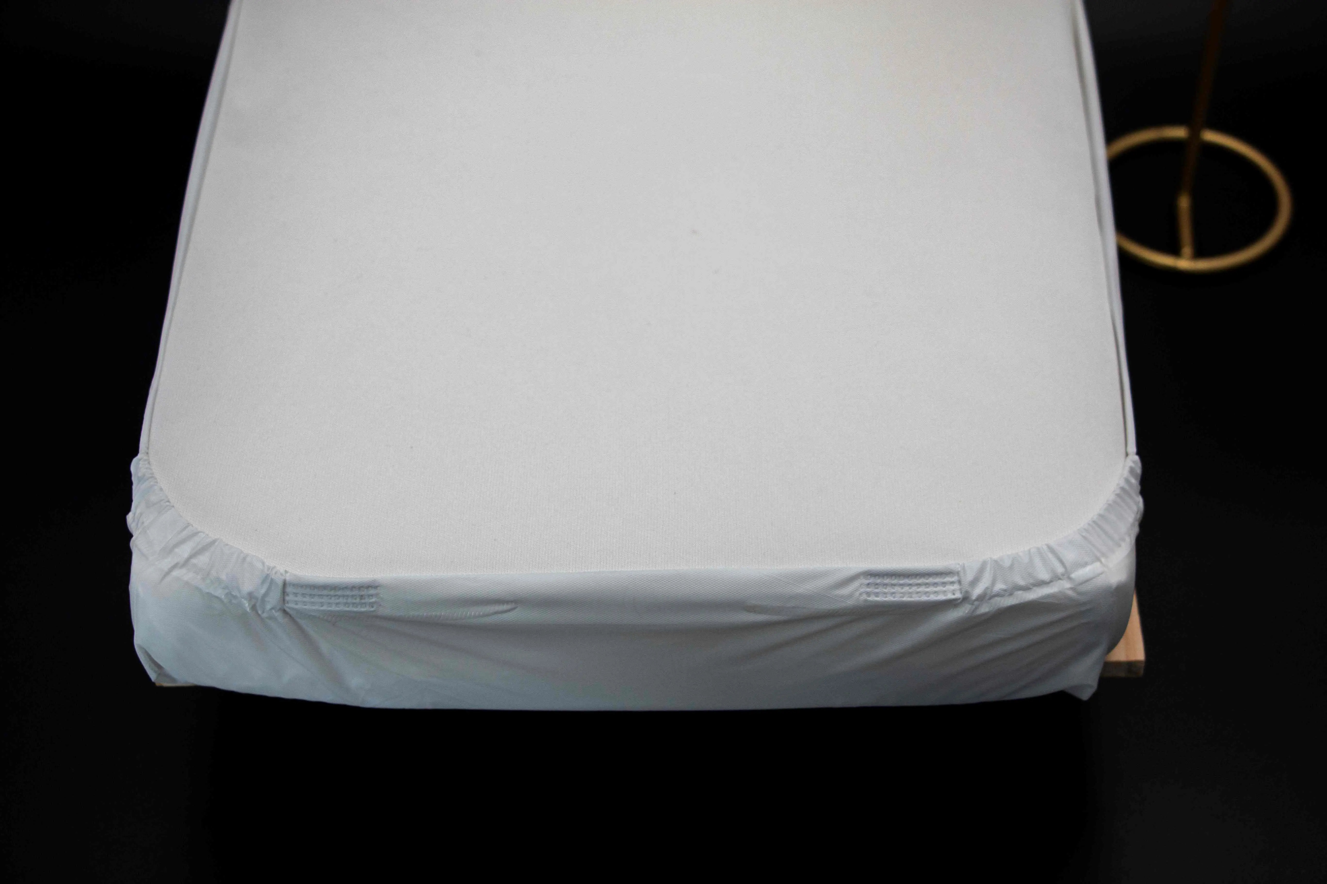 Buy Customizable Waterproof and Anti-Mite Plastic Zip Mattress Protector Company, Supplier