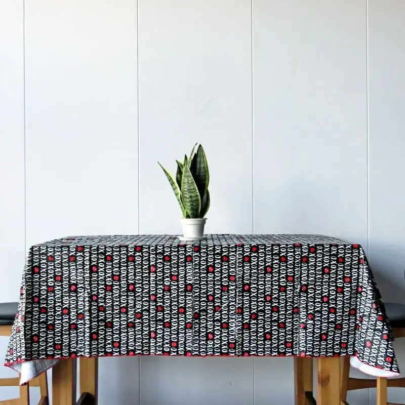 OEM Romantic Hearts Tablecloth with Flannel Backing Exporters, Pricelist