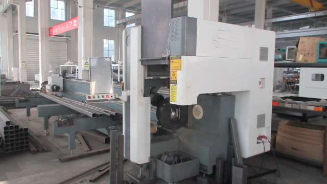 CNC router cutting machine for woodworking and metal fabrication applications