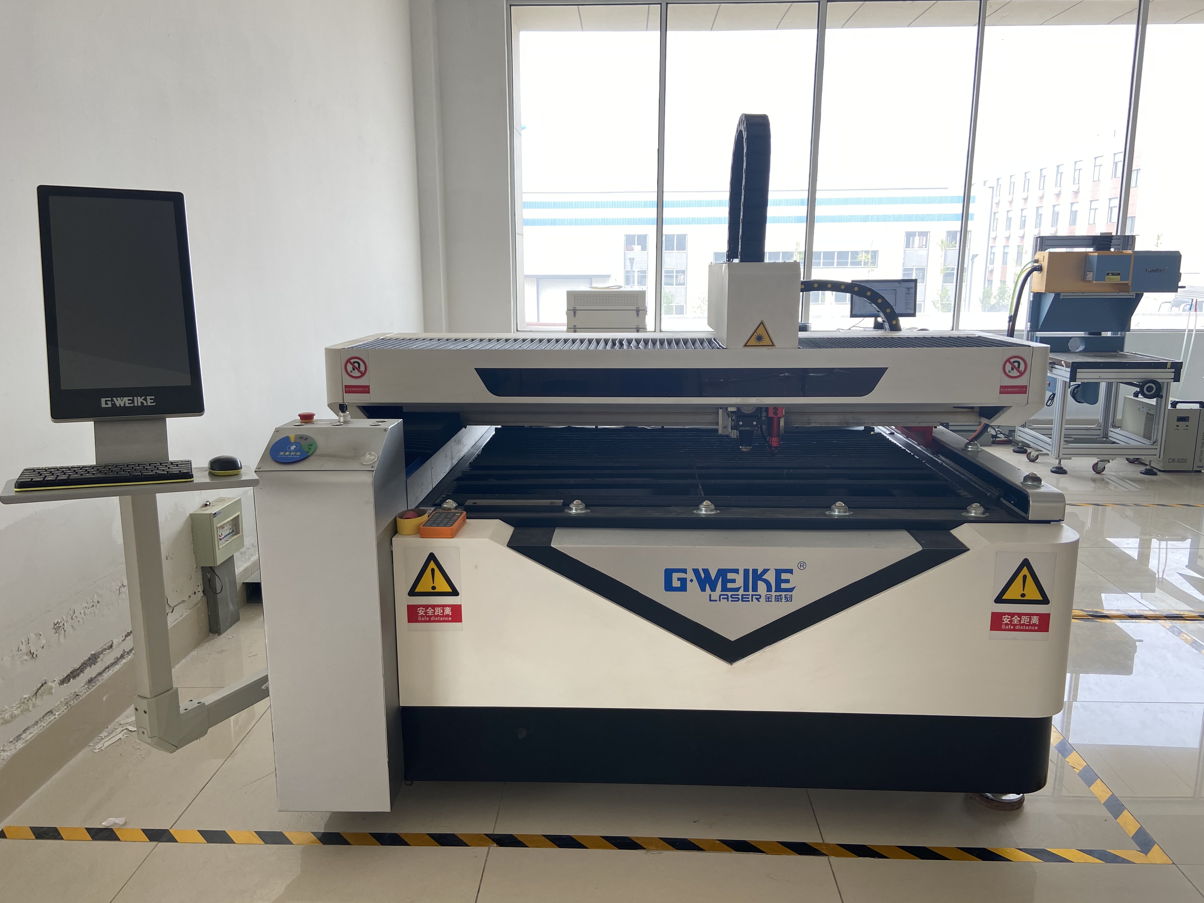 CO2 and Fiber Laser Metal Cutting Machine Acrylic Wood Cutting Metal Plate Laser Cutter China Top 3 Factory