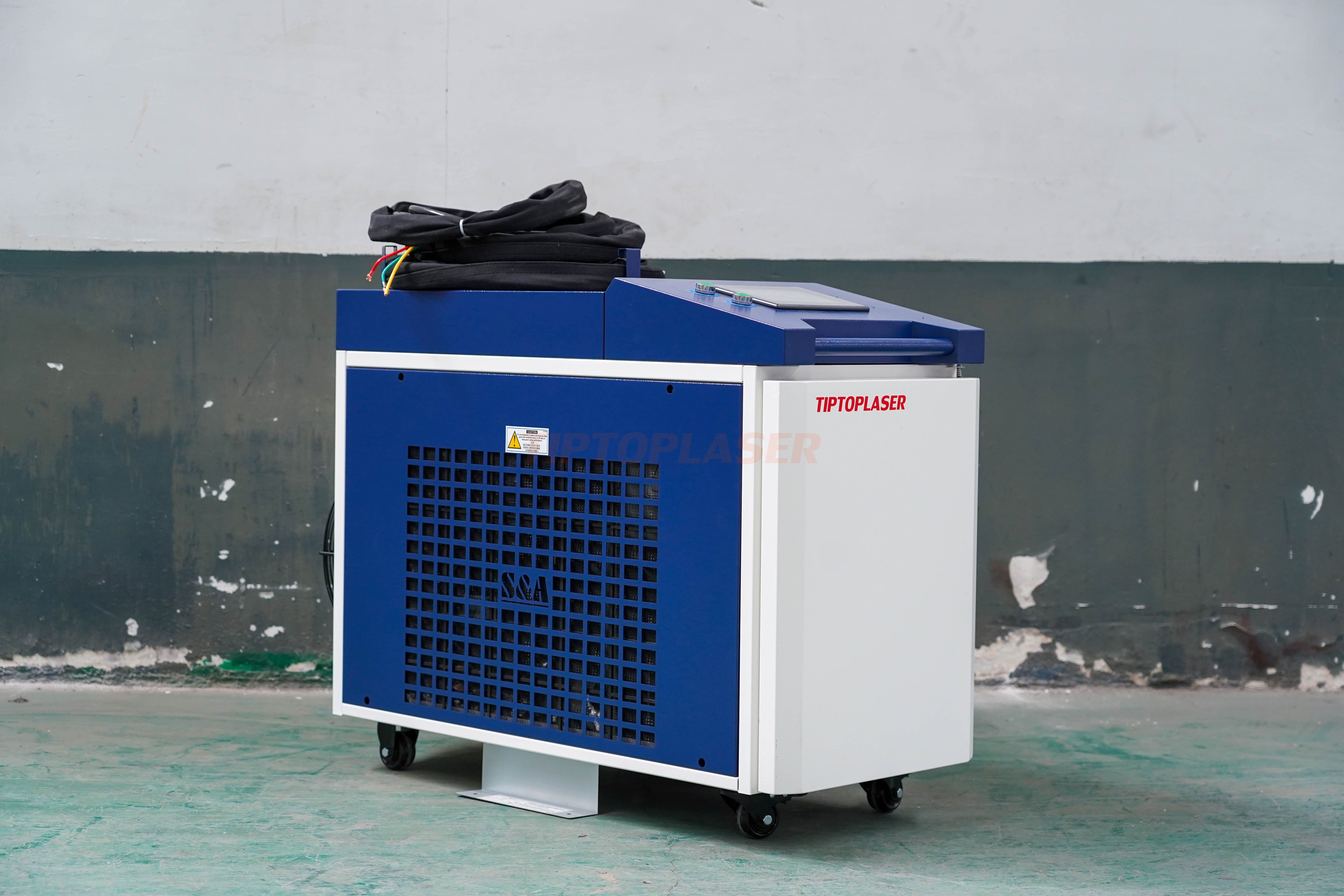 Industrial Grade 1500W 3000W Continuous Wave Laser Cleaning Machine With Handheld Gun For Efficient Paint Rust Oxide Removal