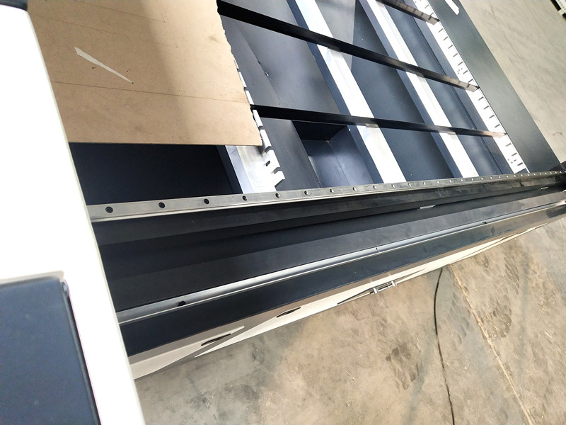 Industrial CNC Water-Cooled 3-Axis Large Format CO2 Laser Cutting Machine with AI/BMP/PLT Support